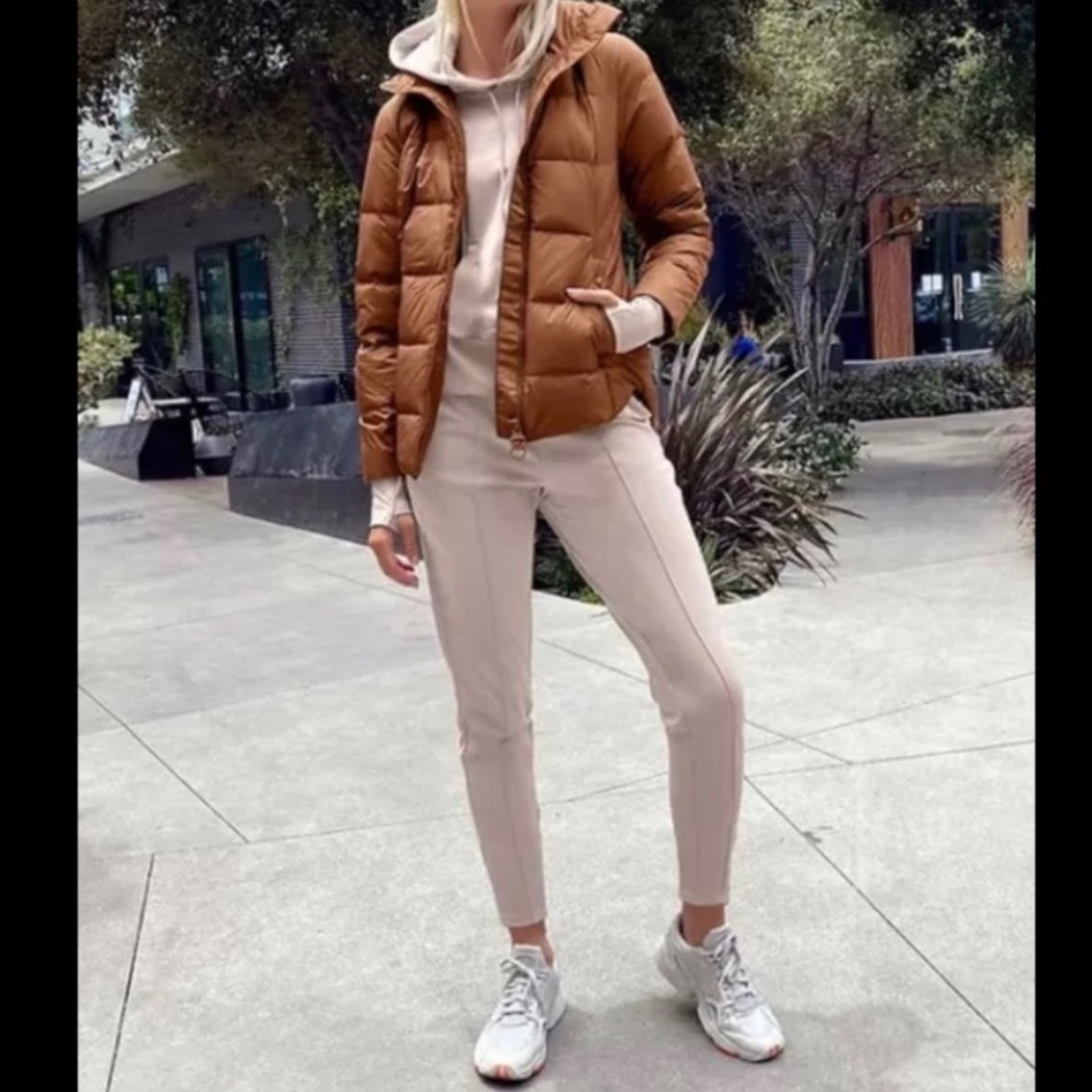 NWOT Athleta Beige Khaki Venice Pintucked Pants Joggers